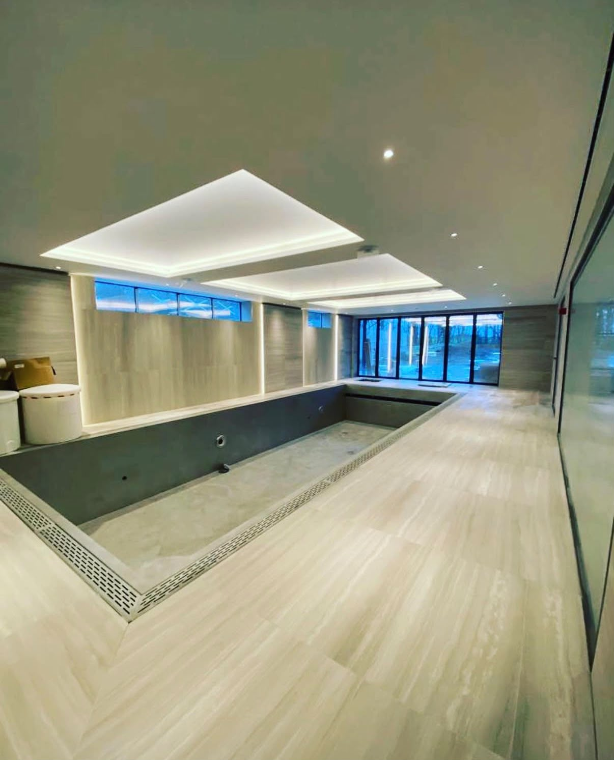 Swimming pool tiling installation
